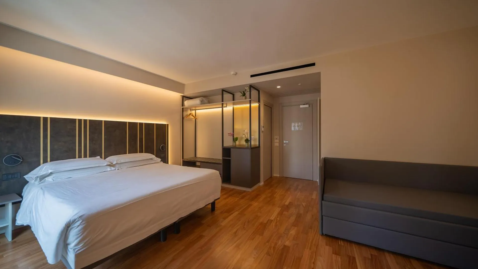 Plaza Hotel Catania 4*,  Italy
